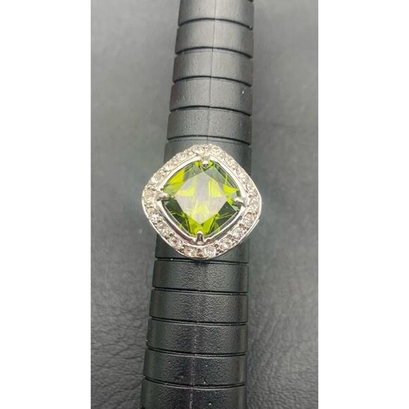 Silver Tone And Green Peridot Colored Rhinestone & Clear Rhinestones Ring 5.75 - Picture 4 of 4